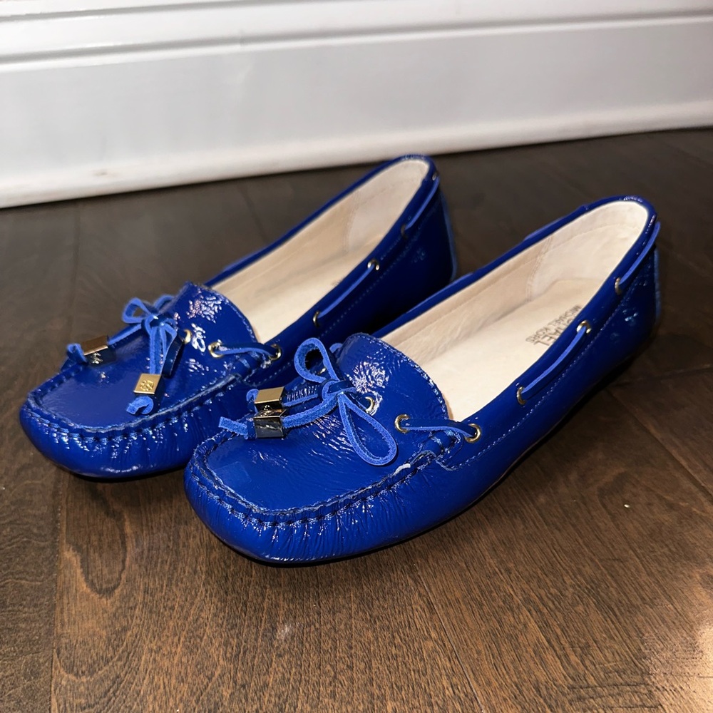 Michael Kors Amber Crinkled Patent Leather Moccasins Blue Women’s Size 7M NIB - Picture 2 of 16